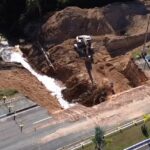 Obras de recuperação começam após deslizamento de terra na Avenida do Lago, em Paranaíta